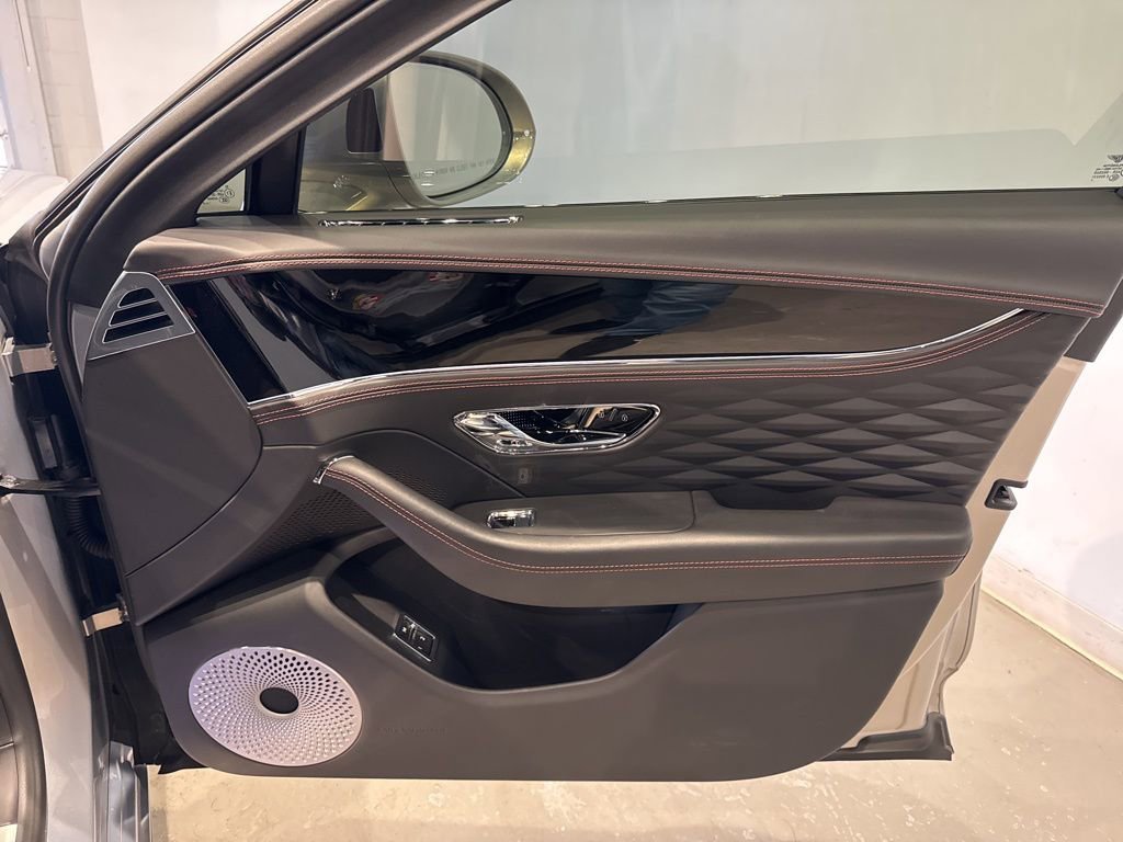 Used 2022 Bentley Flying Spur V8 image 62