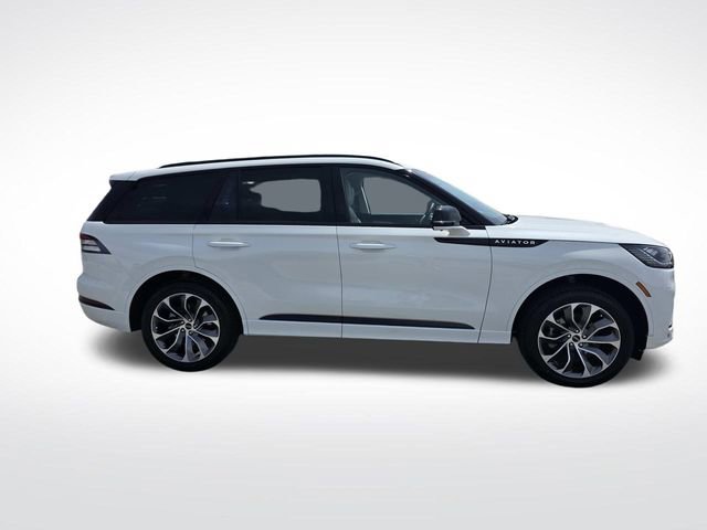 New 2025 Lincoln Aviator AWD w/ Jet Appearance Package image 2