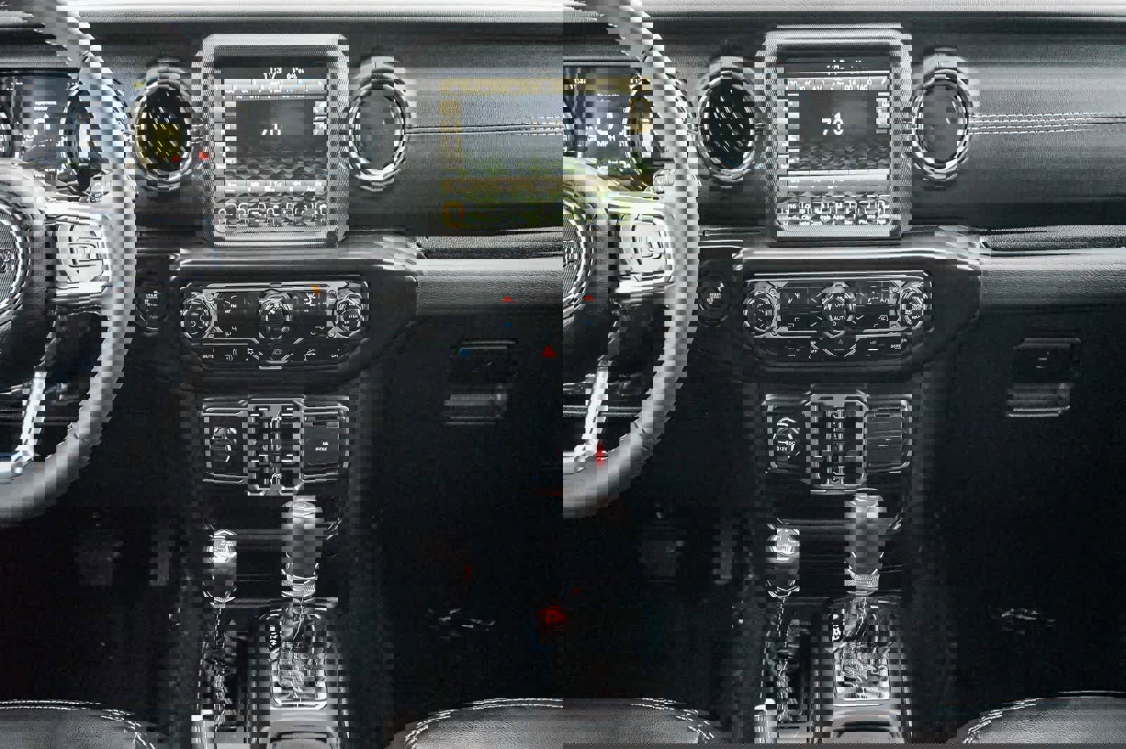 Used 2023 Jeep Wrangler Sahara image 12