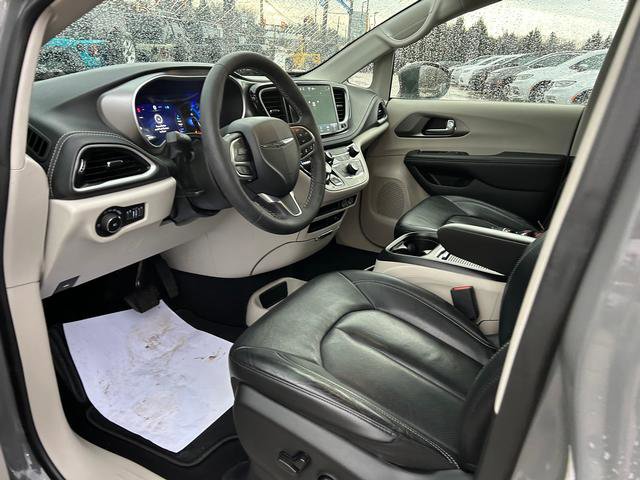 Certified 2022 Chrysler Pacifica Touring-L image 8