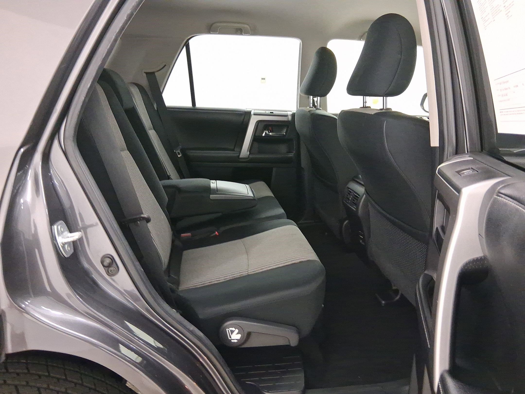 Used 2015 Toyota 4Runner SR5 image 22