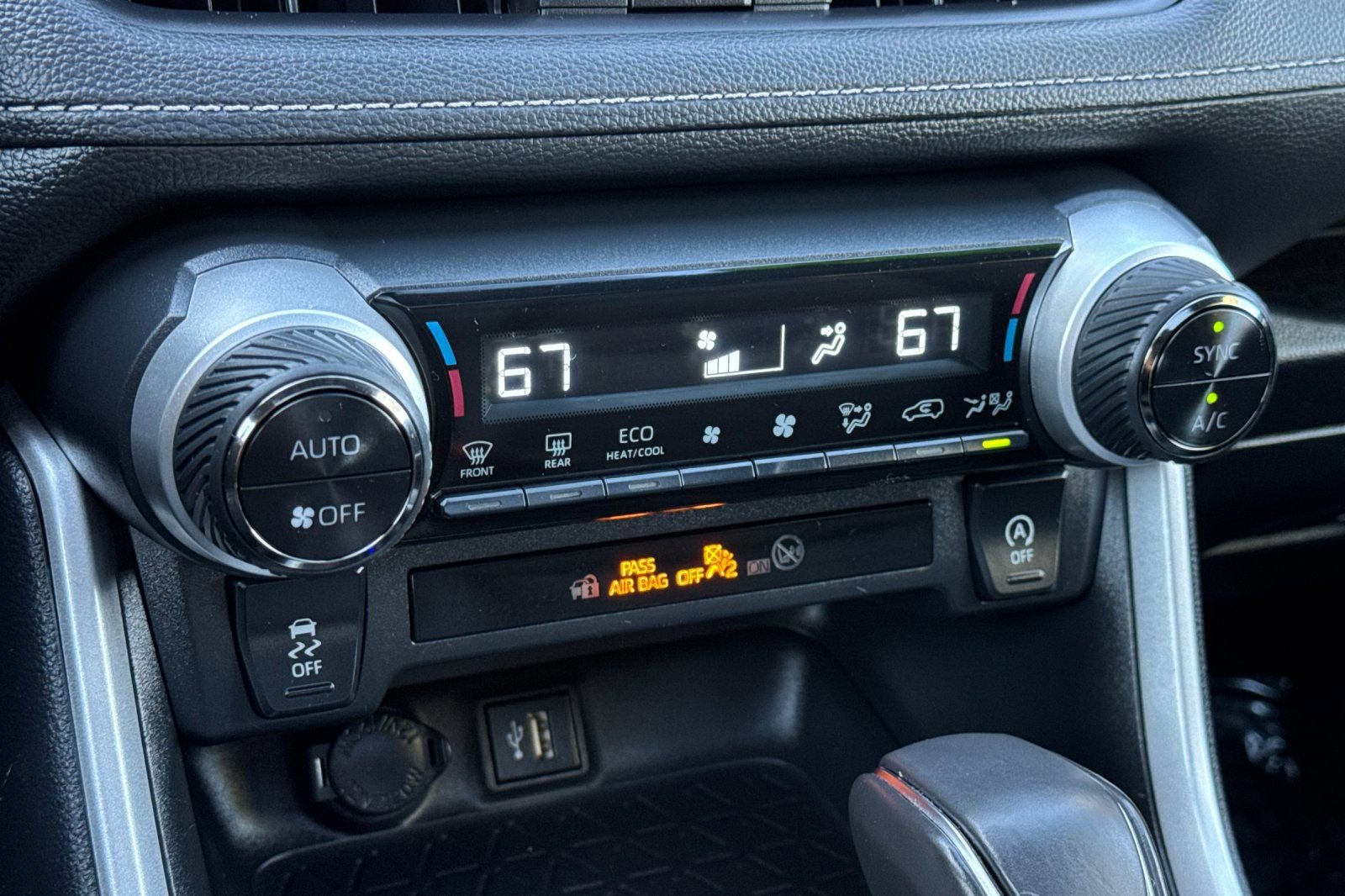 Used 2023 Toyota RAV4 XLE Premium image 21