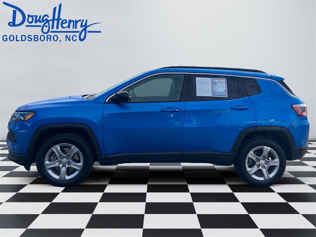 Used 2024 Jeep Compass Latitude image 2