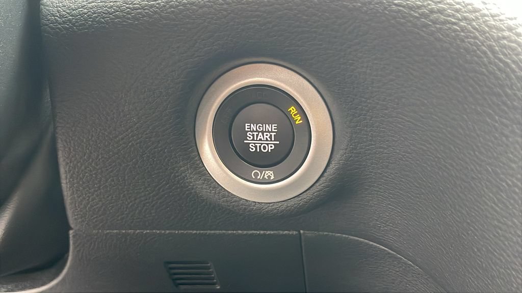 Used 2026 Chrysler Pacifica Select FWD image 27