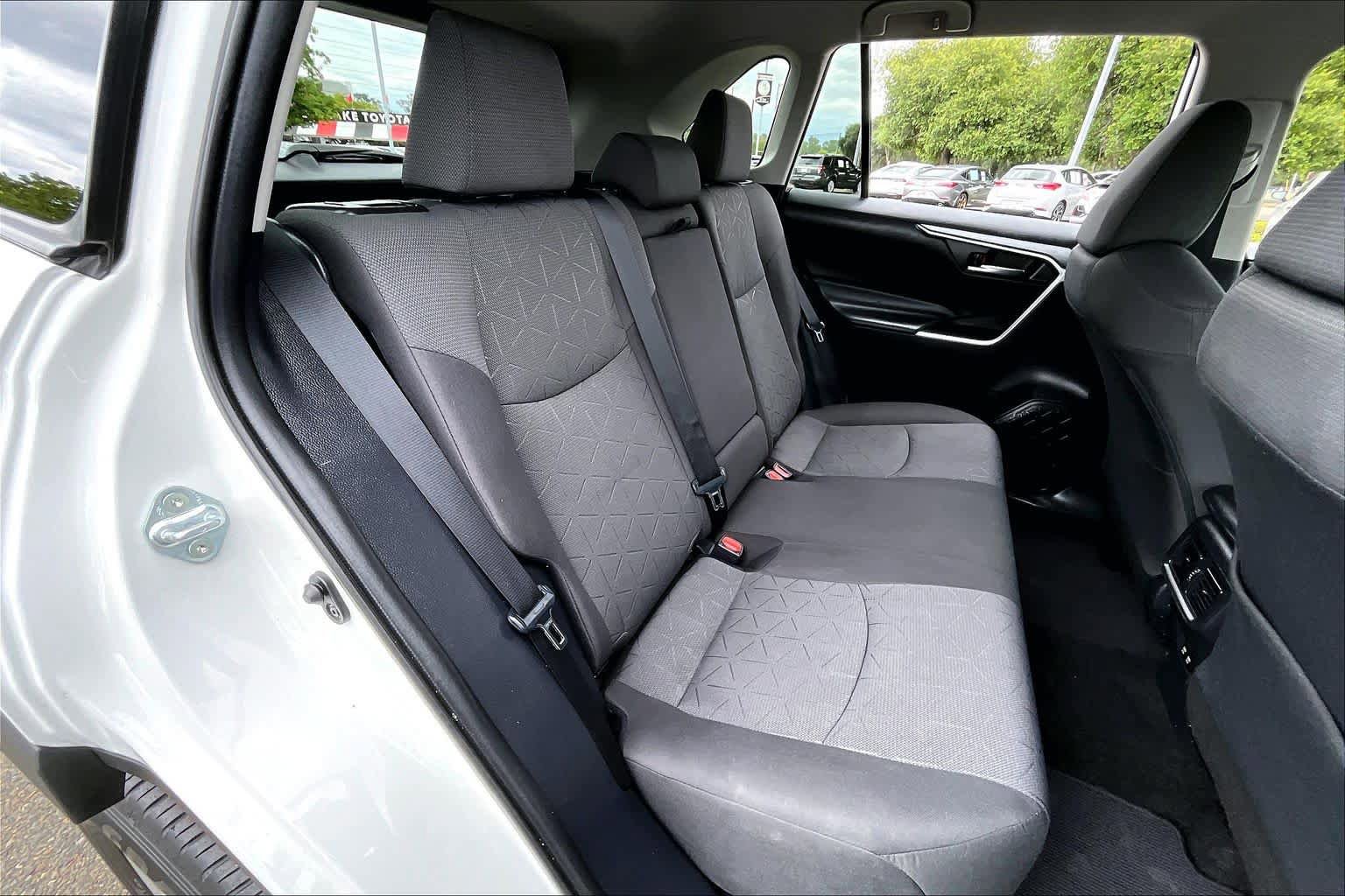 Used 2021 Toyota RAV4 XLE w/ Carpet Mat Package (TMS) FWD image 19