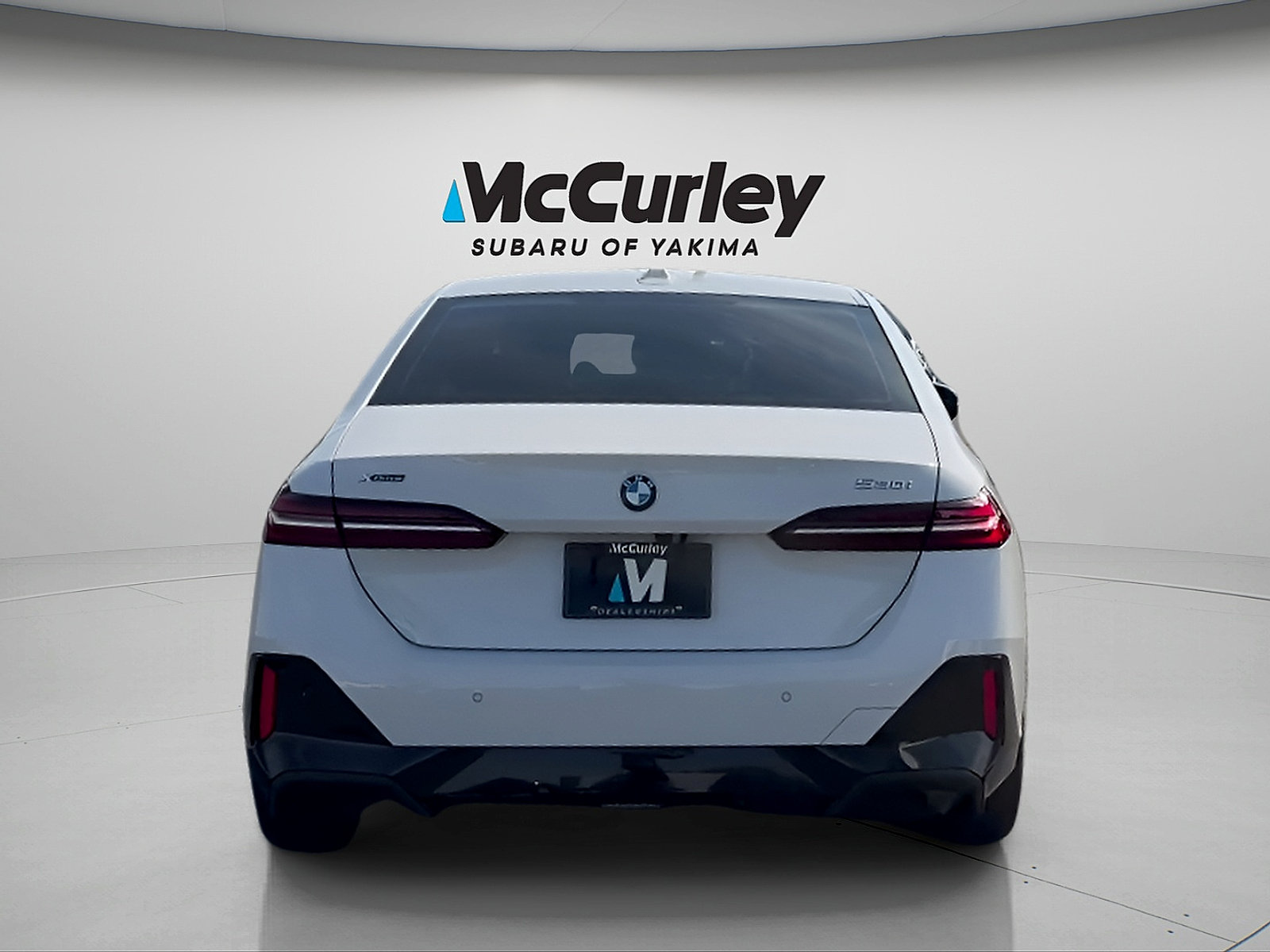 Used 2025 BMW 530i xDrive w/ M Sport Package AWD/4WD image 5