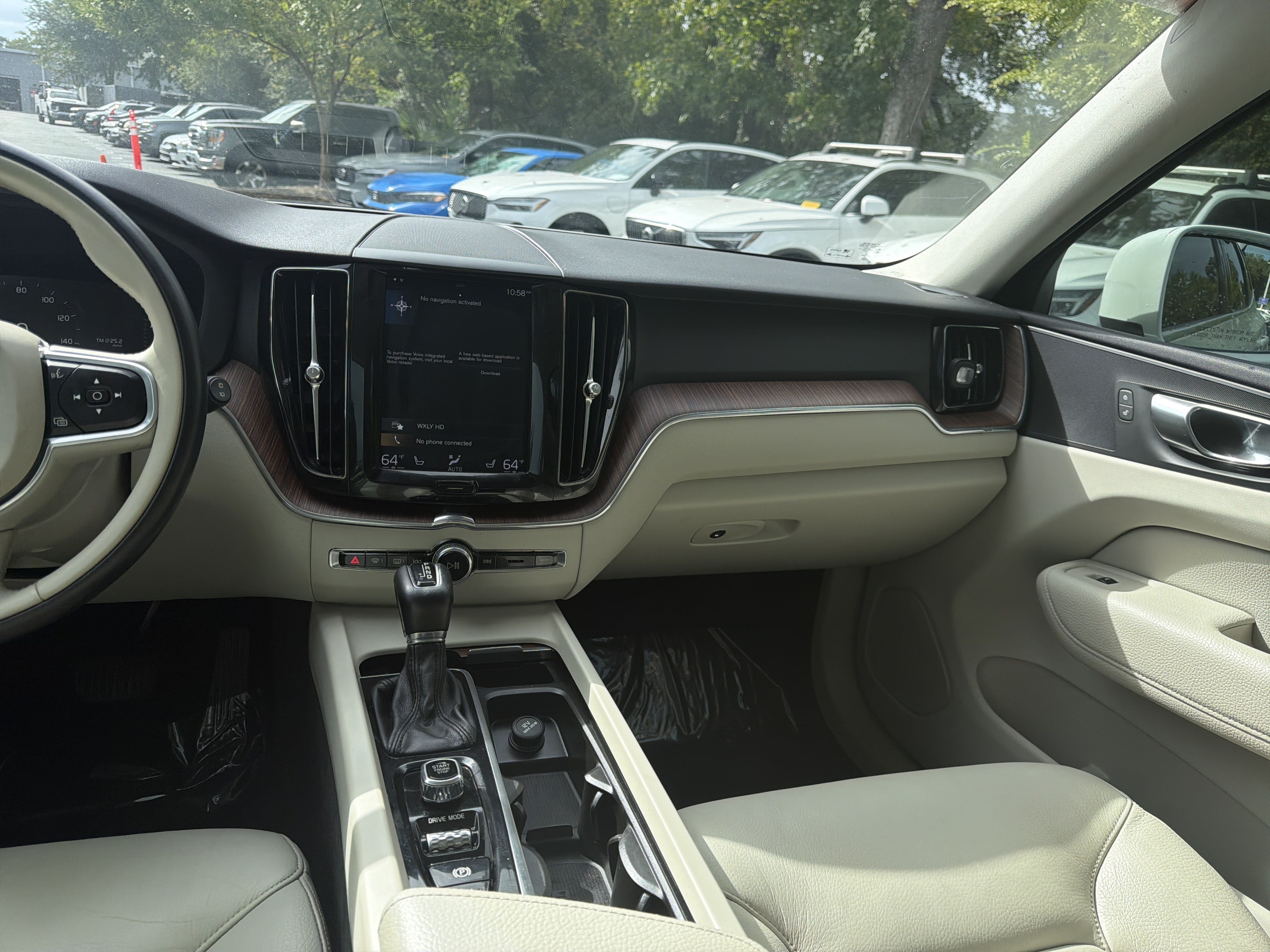 Used 2019 Volvo XC60 T5 Momentum w/ Premium Package FWD image 31