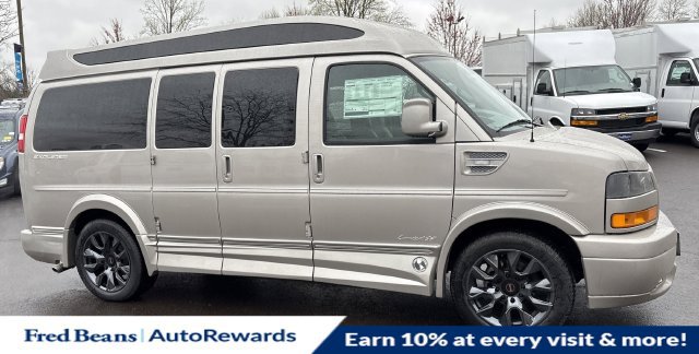 New 2025 GMC Savana 2500 w/ Driver Convenience Package RWD image 3