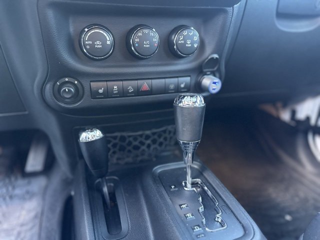 Used 2015 Jeep Wrangler Unlimited Sahara w/ Connectivity Group image 16