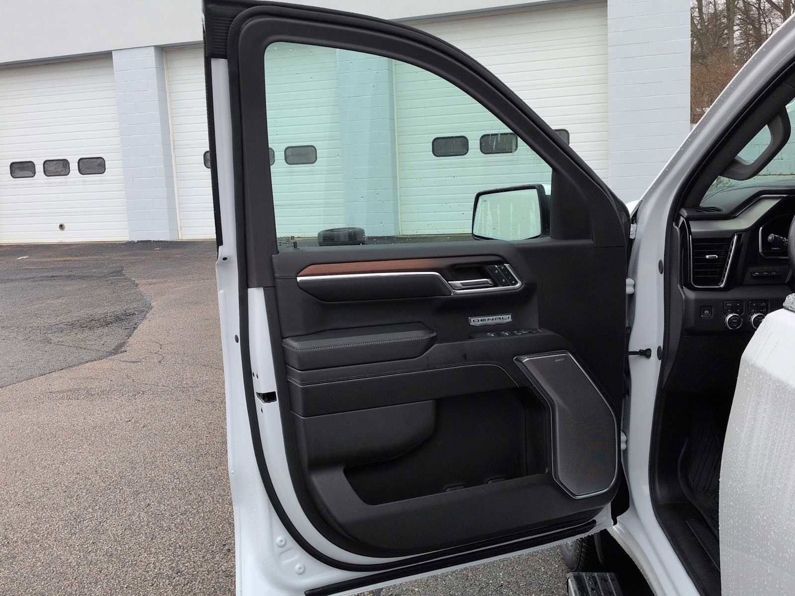 Used 2023 Jeep Grand Cherokee Limited w/ Black Appearance Package image 7