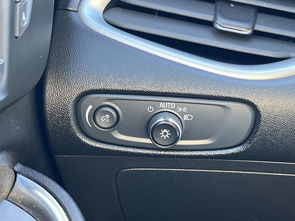 Used 2022 Chevrolet Malibu LT image 28