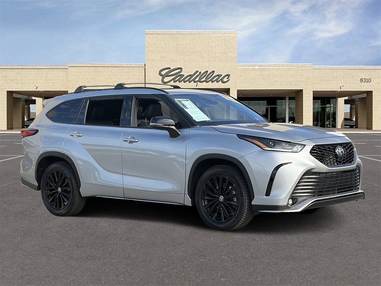 Used 2023 Toyota Highlander XSE image 3