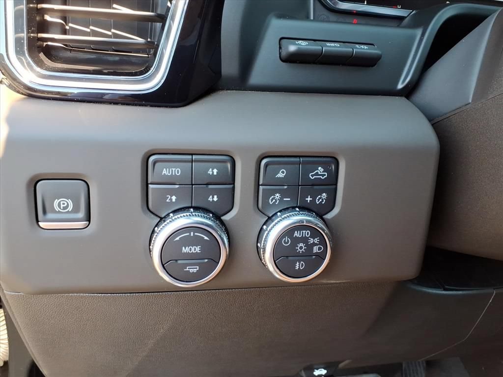 Used 2025 GMC Sierra 1500 Denali w/ Denali Reserve Package AWD/4WD image 8