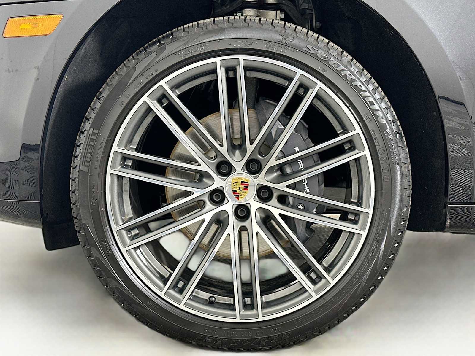 Certified 2025 Porsche Macan image 33