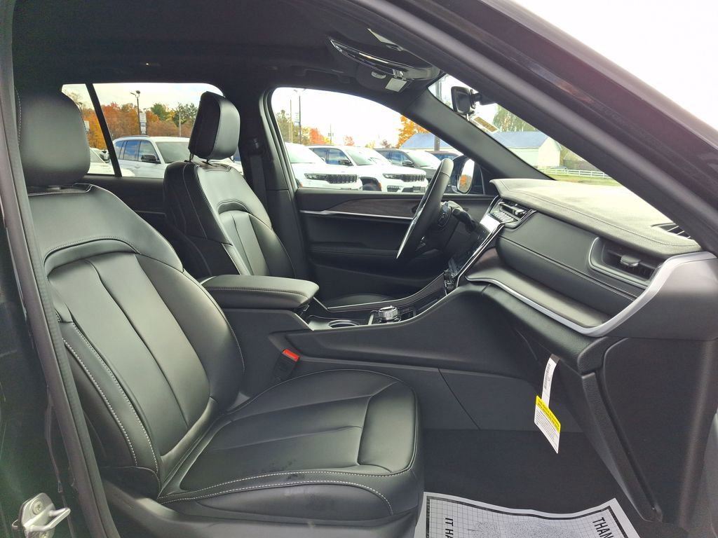 New 2025 Jeep Grand Cherokee Limited w/ Black Appearance Package image 12