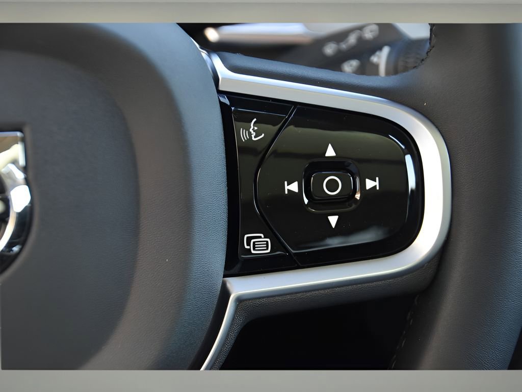 Certified 2025 Volvo XC60 T8 Plus w/ Protection Package Premier image 31