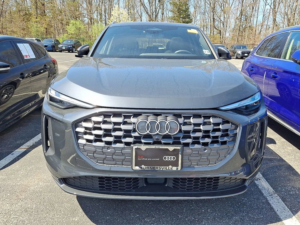 Used 2025 Audi Q5 Premium w/ Convenience Package image 2