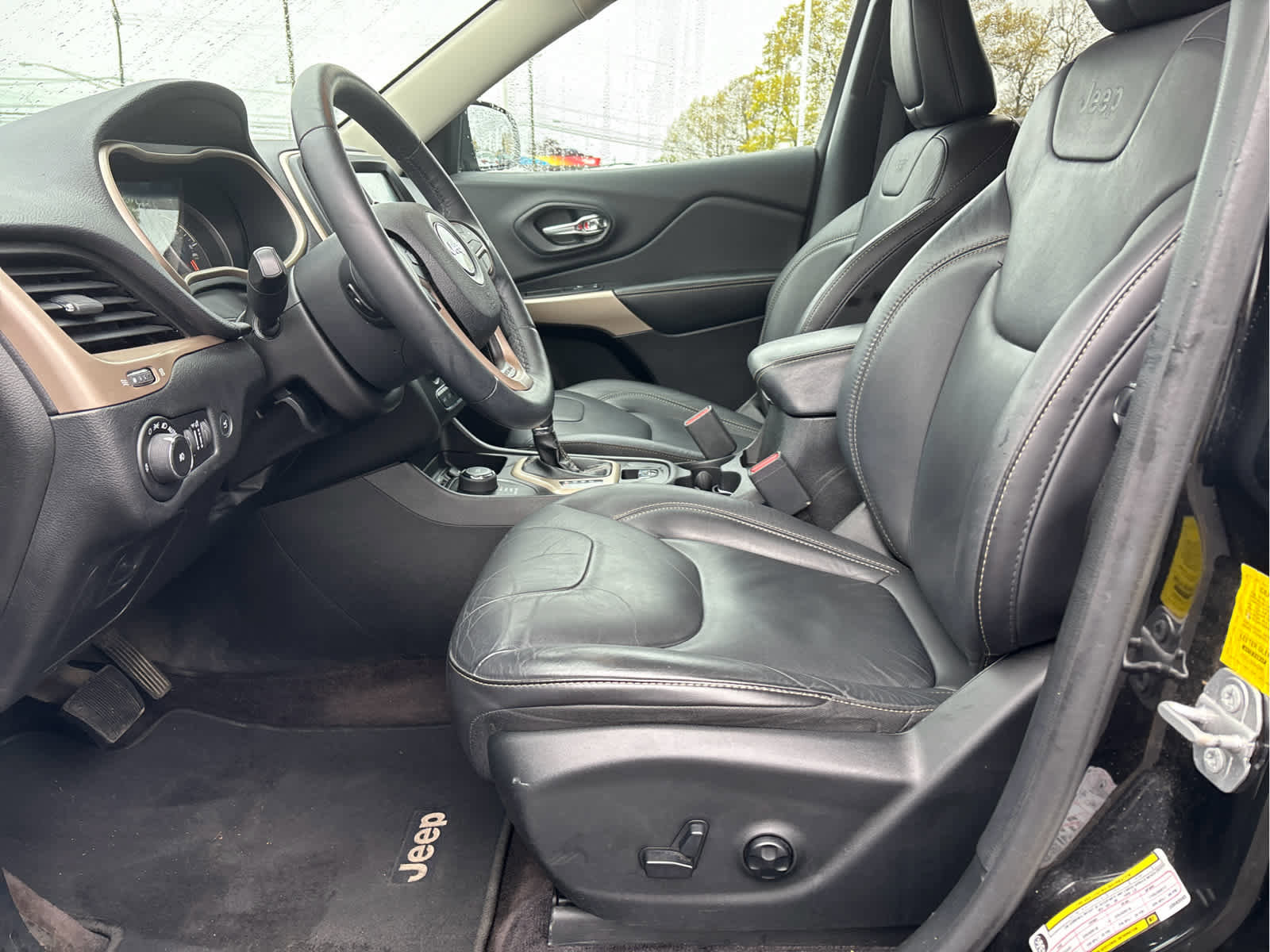 Used 2018 Jeep Cherokee Limited AWD/4WD image 8