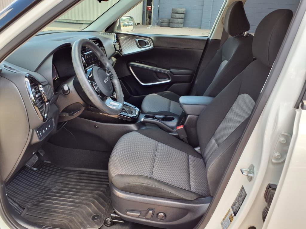 Used 2023 Kia Soul S image 12
