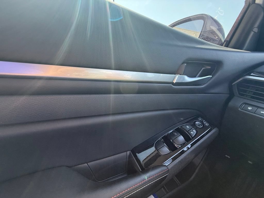 Used 2024 Nissan Altima 2.0 SR FWD image 16