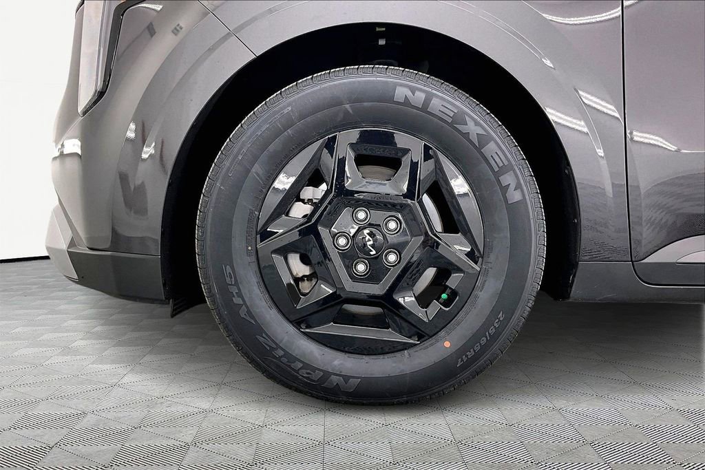 Used 2025 Kia Carnival image 9