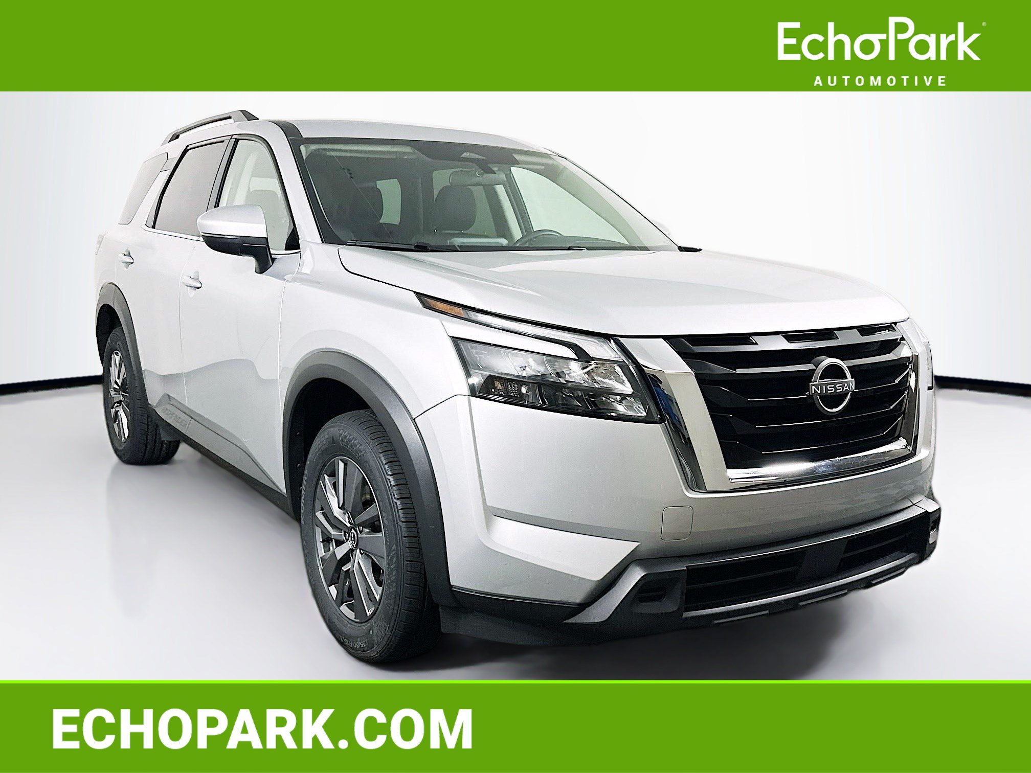 Used 2025 Nissan Pathfinder SV AWD/4WD image 1