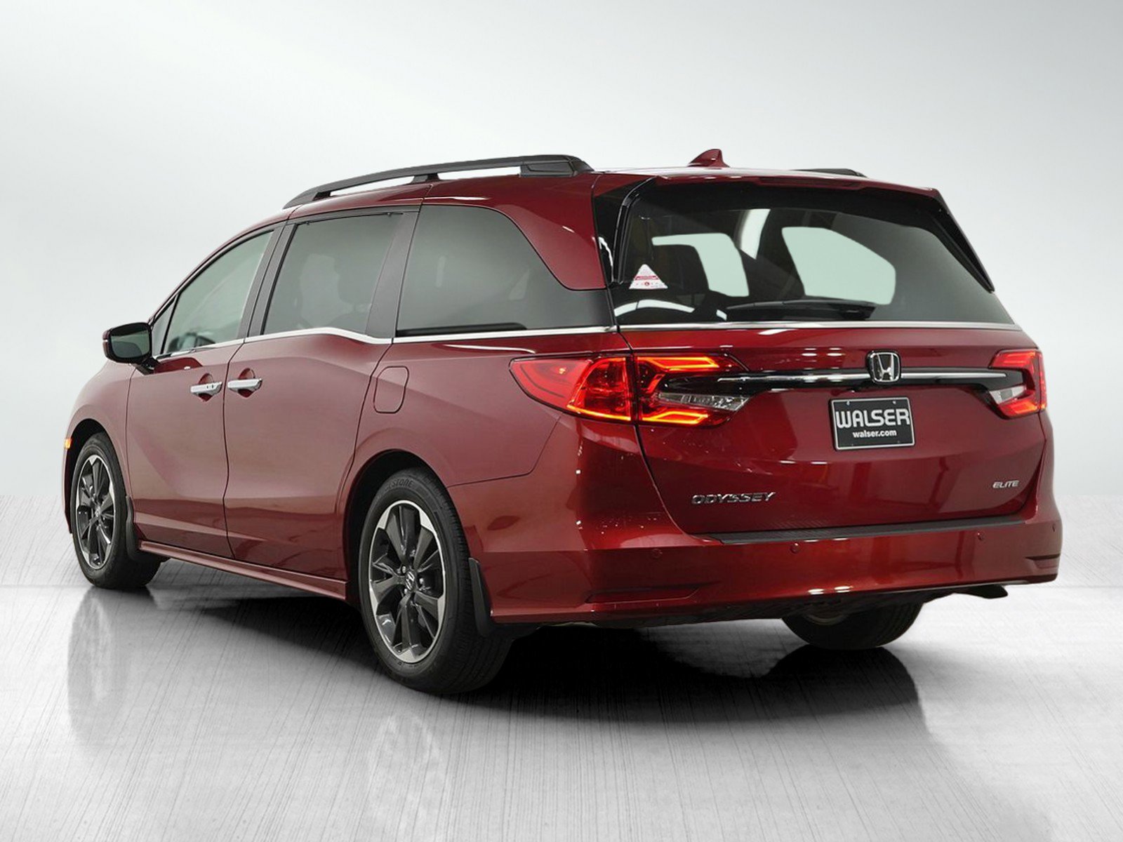 Used 2023 Honda Odyssey Elite image 3