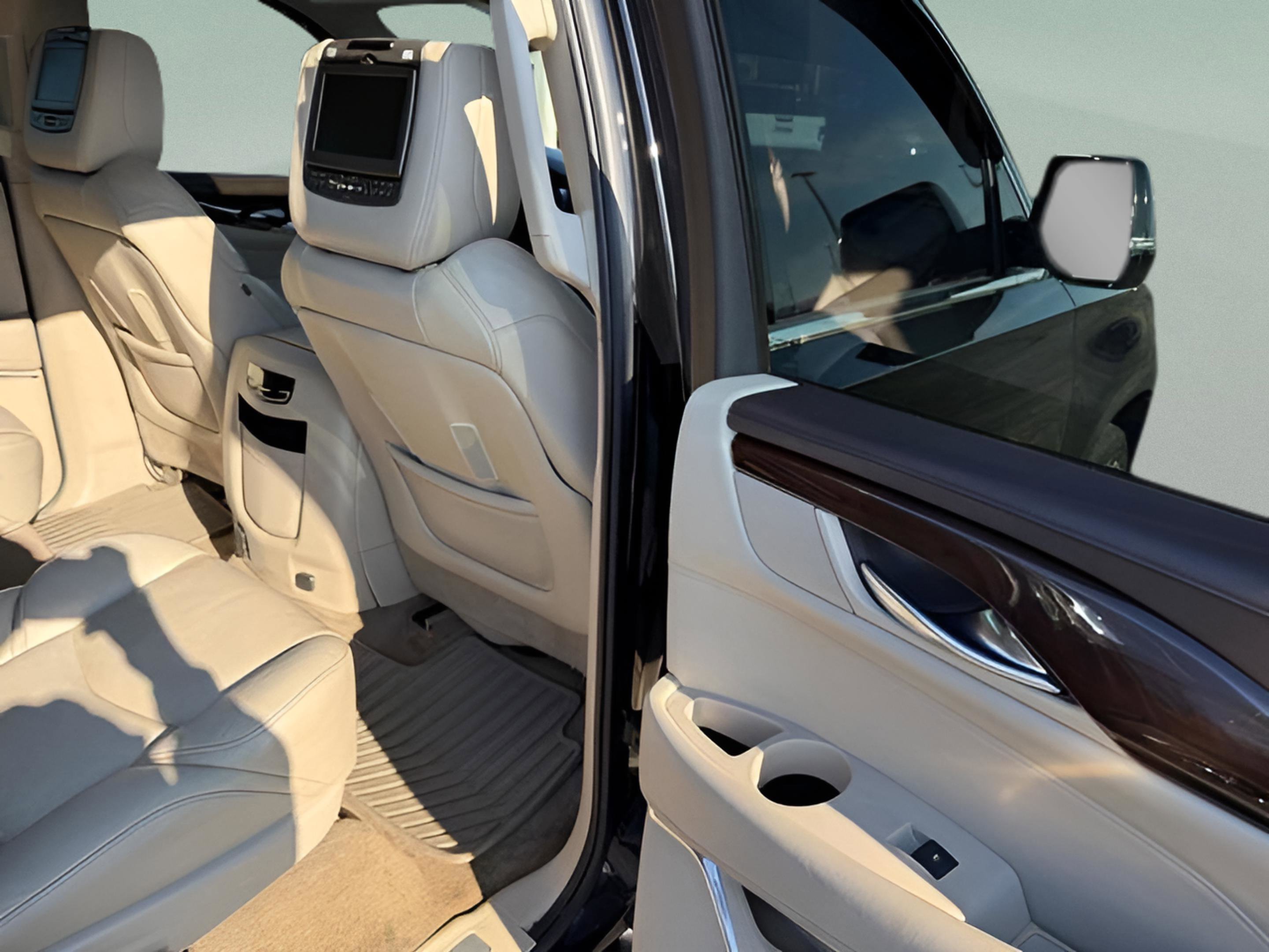 Used 2017 Cadillac Escalade Luxury image 11