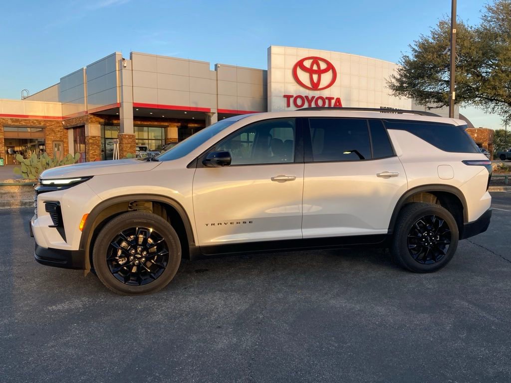 Used 2024 Chevrolet Traverse LT w/ Midnight/Sport Edition image 8