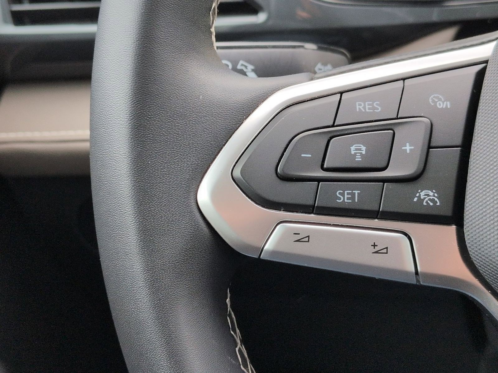 Used 2022 Volkswagen Taos SEL image 19