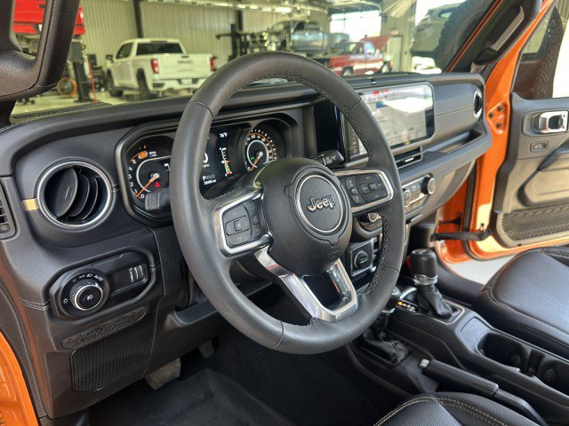 Used 2025 Jeep Wrangler Unlimited Sahara AWD/4WD image 13