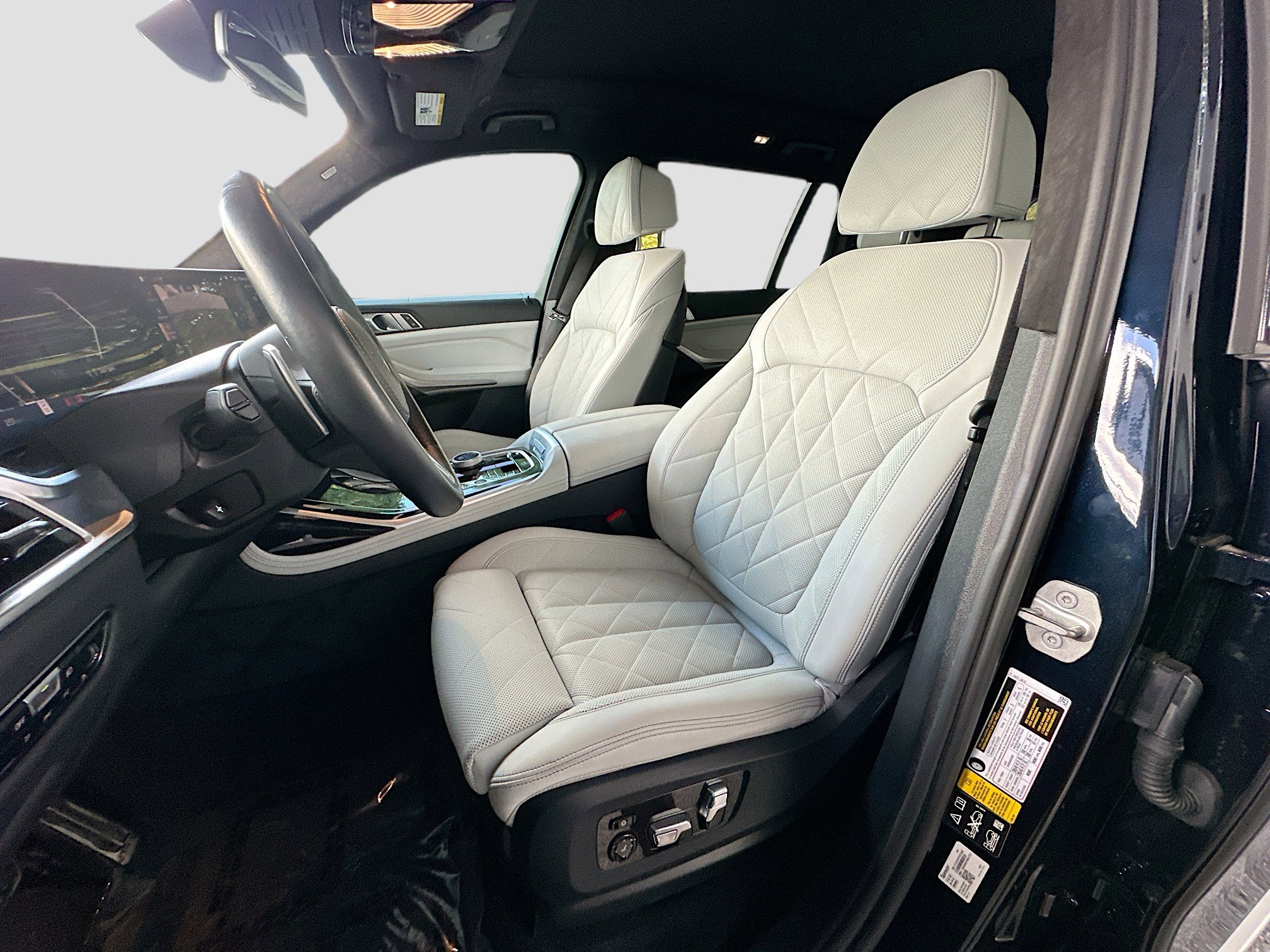 Certified 2023 BMW X7 xDrive40i w/ Executive Package image 22