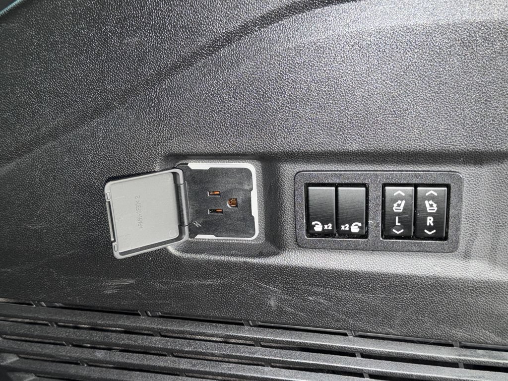 Certified 2022 GMC Yukon Denali RWD image 40