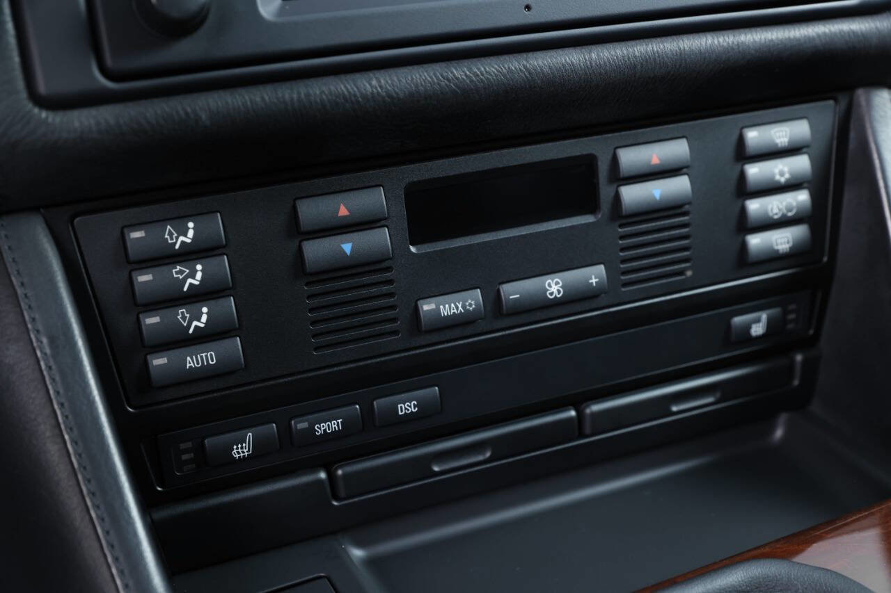 Used 2002 BMW M5 image 78