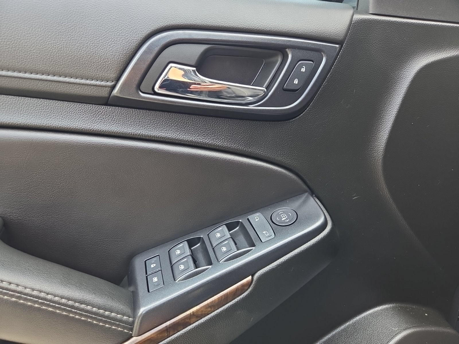Used 2019 Chevrolet Suburban LS w/ All-Season Package AWD/4WD image 20
