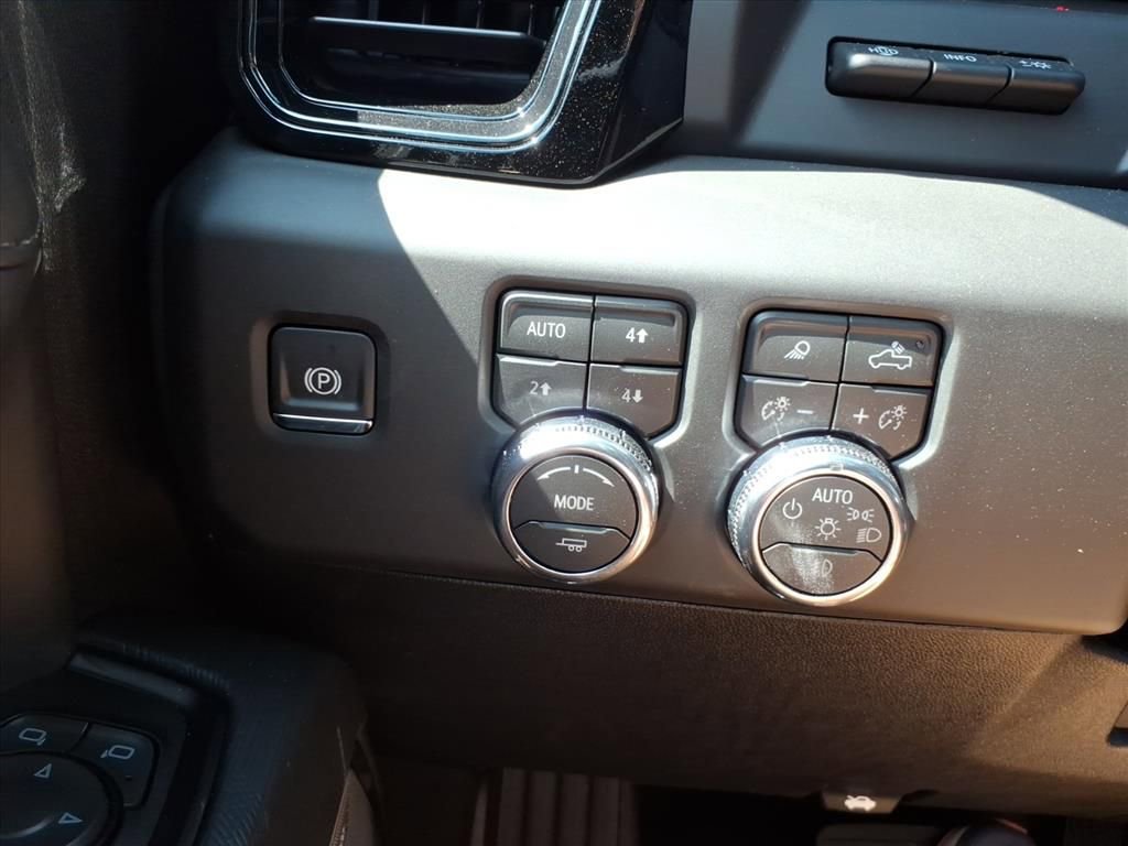 Used 2026 GMC Sierra 2500 AT4X image 23
