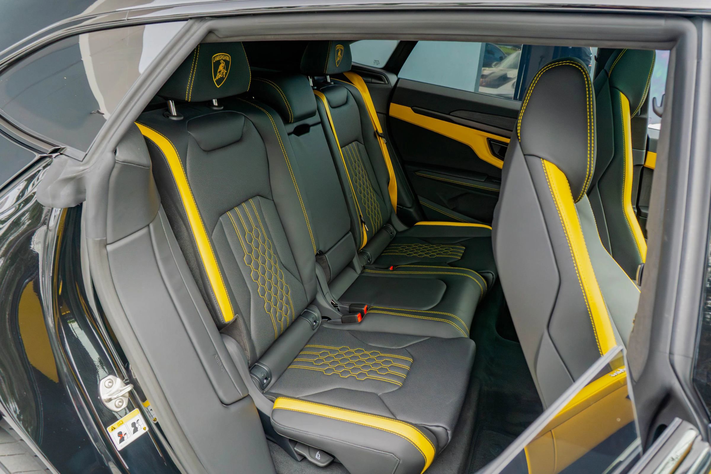 Used 2025 Lamborghini Urus SE image 14