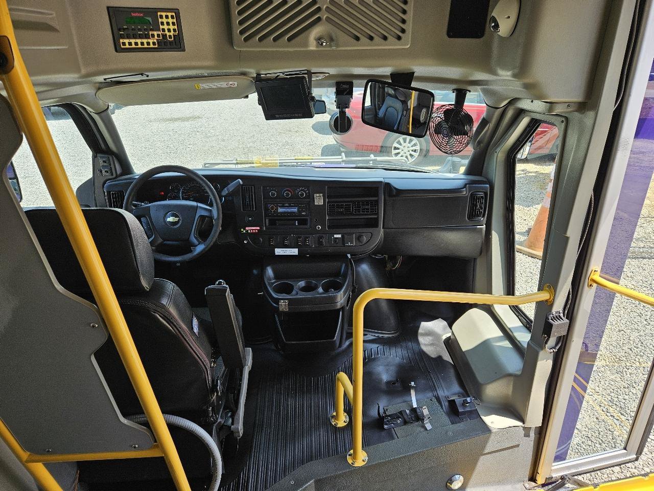 Used 2015 Chevrolet Express 4500 w/ Shuttle Bus Package RWD image 53