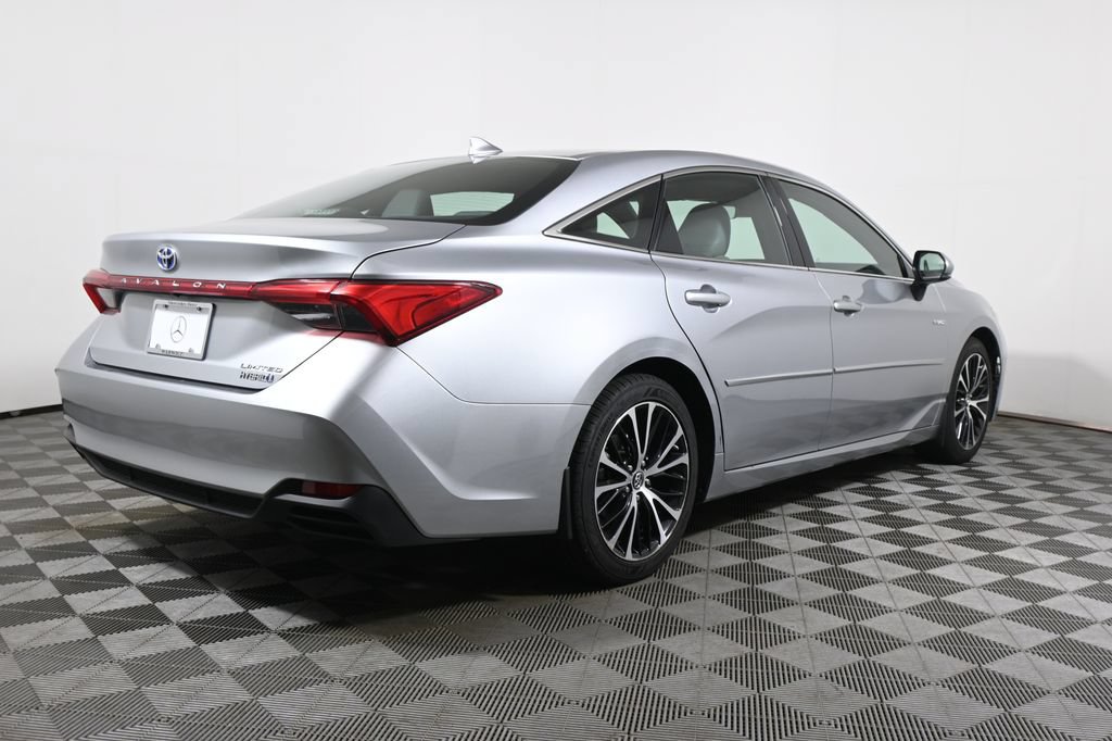 Used 2019 Toyota Avalon Limited FWD image 7