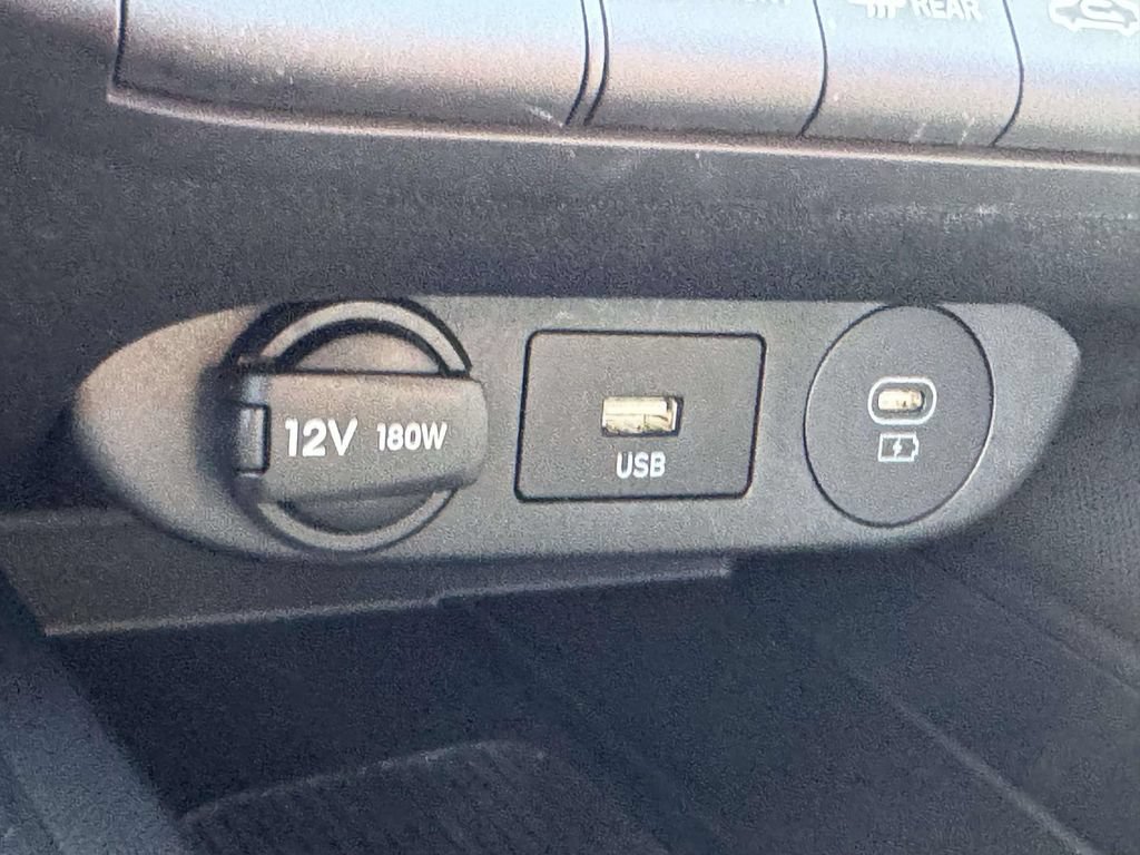 Used 2025 Hyundai Elantra SEL FWD image 24