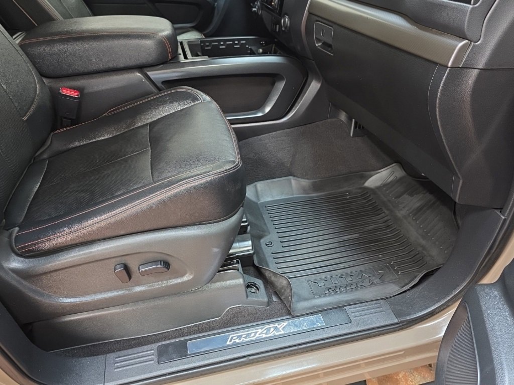 Used 2023 Nissan Titan PRO-4X w/ Pro-4x Convenience Package image 14