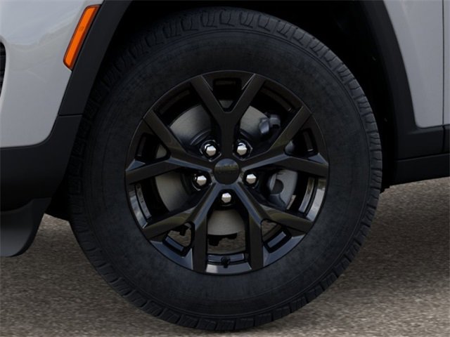 New 2025 Jeep Grand Cherokee Laredo image 8