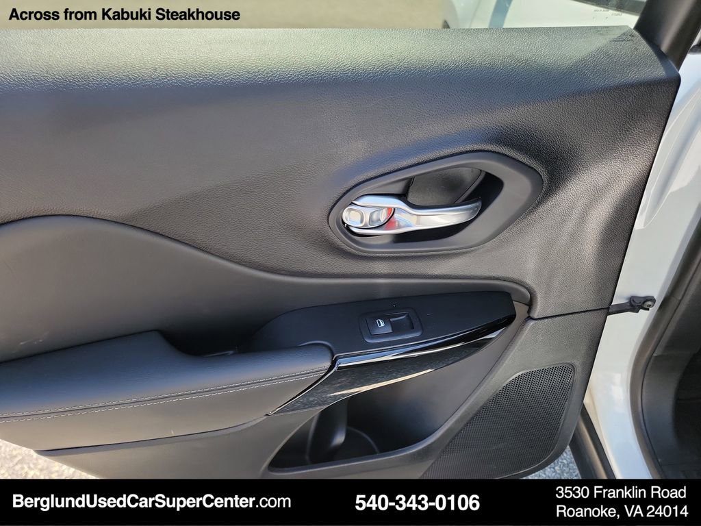 Used 2023 Jeep Cherokee Altitude Lux image 21