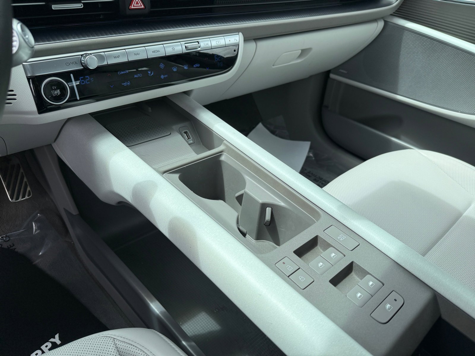 Used 2023 Hyundai Ioniq 6 Limited RWD image 13