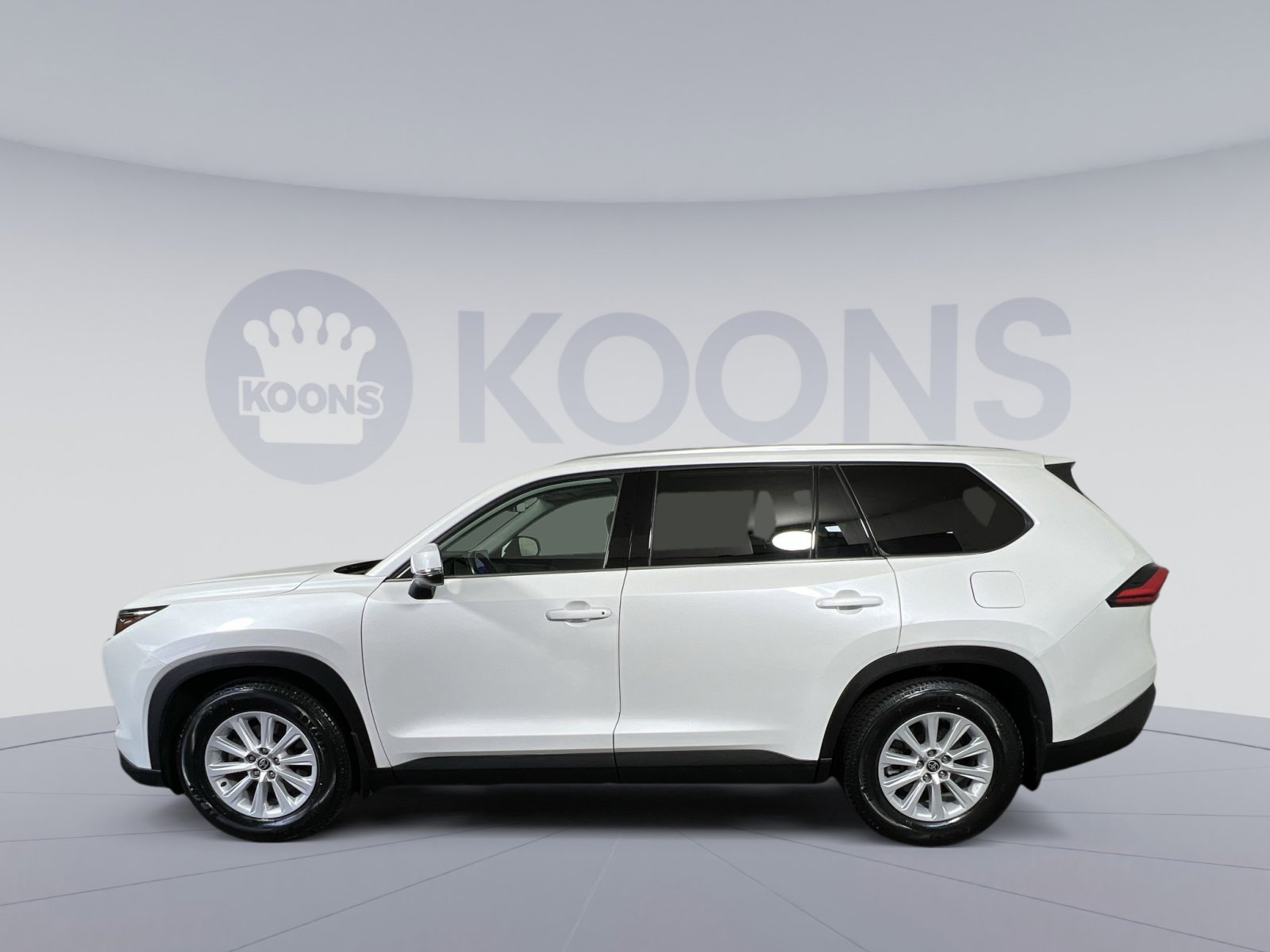 Used 2024 Toyota Grand Highlander XLE image 2