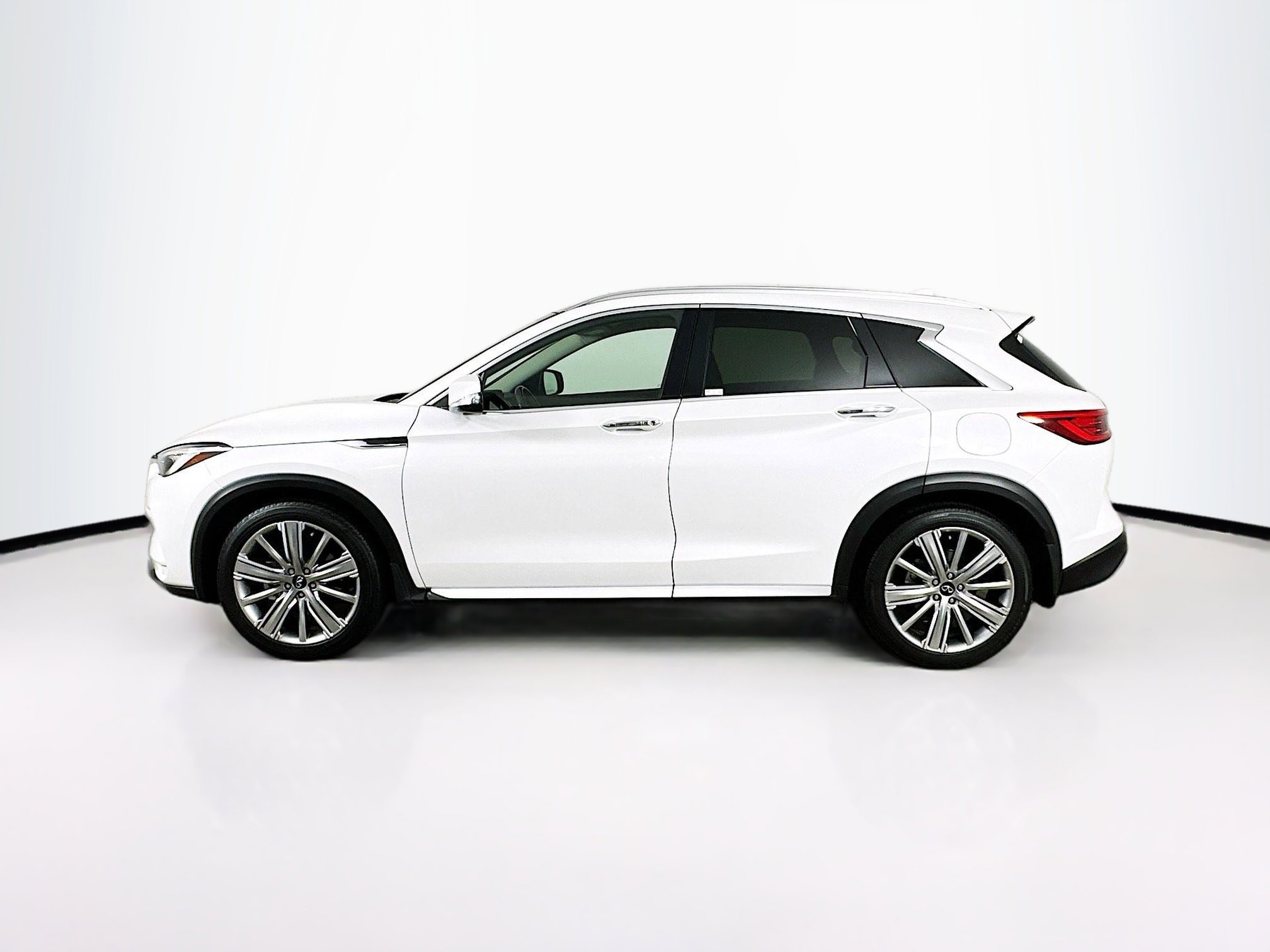 Used 2023 INFINITI QX50 Sensory image 4