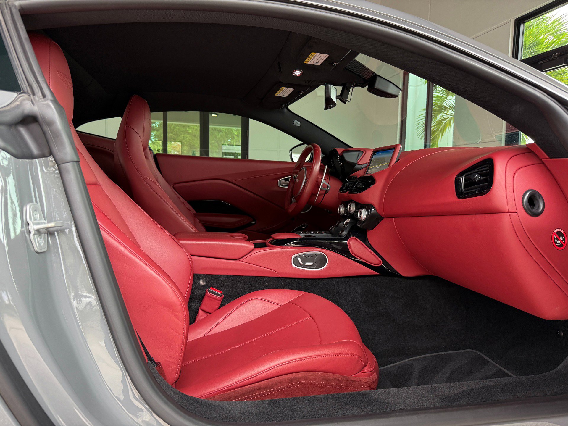 Used 2023 Aston Martin V8 Vantage Coupe image 24