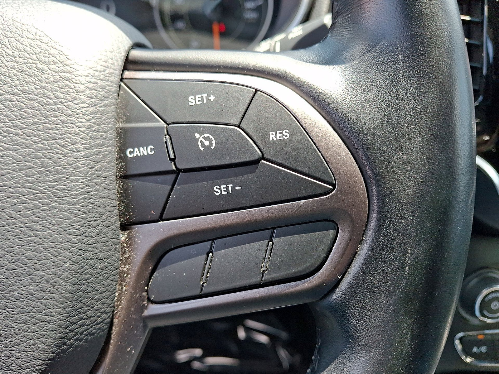 Used 2020 Jeep Cherokee Limited AWD/4WD image 18