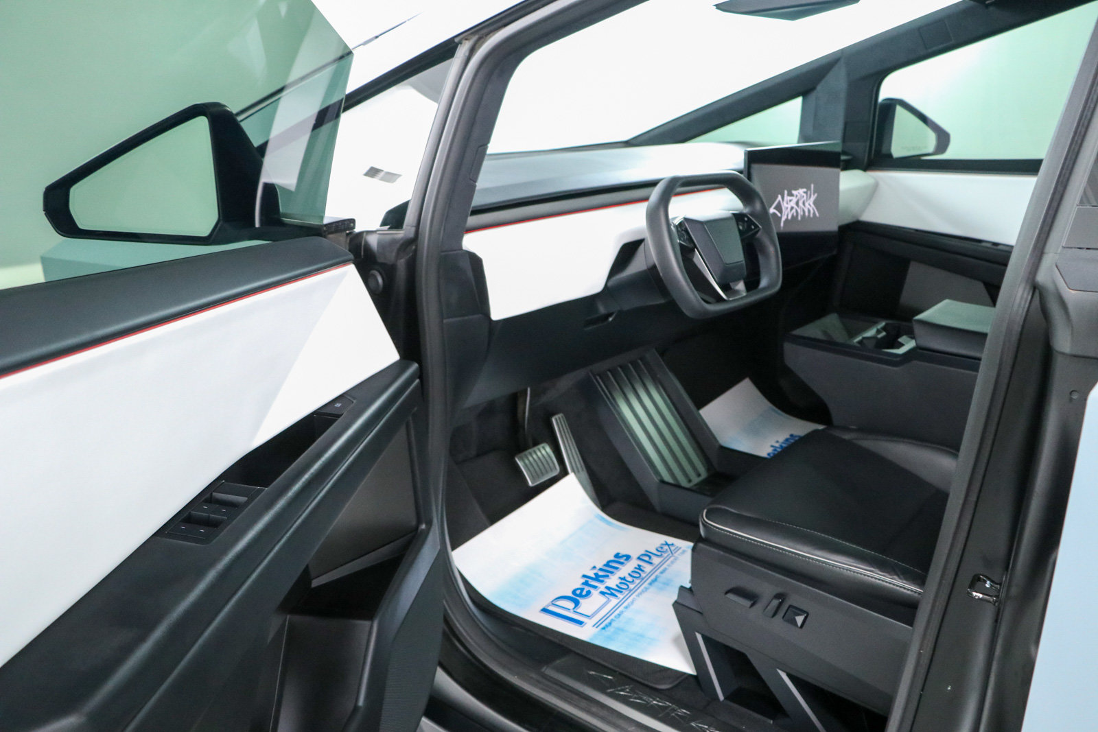 Used 2024 Tesla Cybertruck AWD Crew Cab image 3