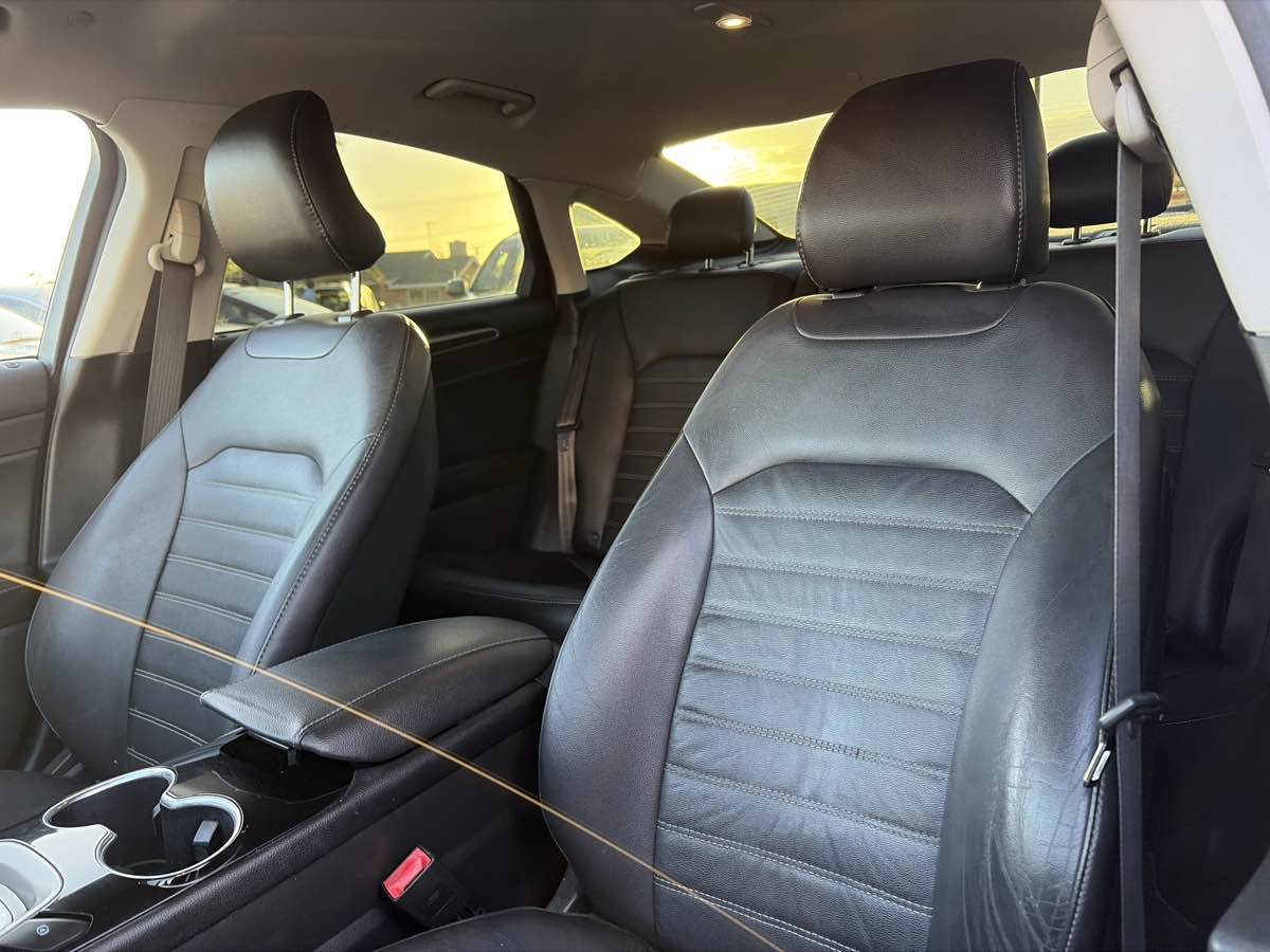 Used 2015 Ford Fusion SE w/ Equipment Group 502A FWD image 8